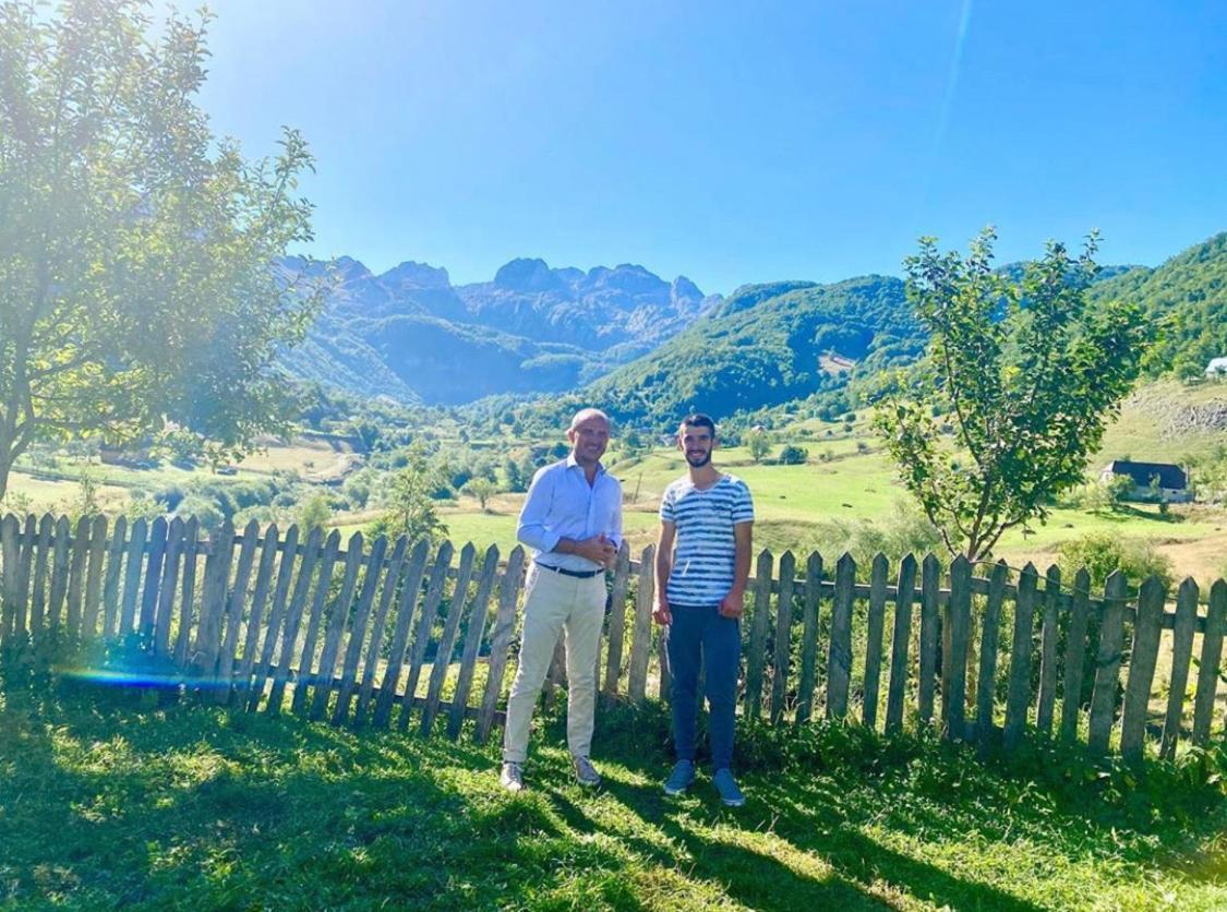 Guesthouse Alpini Lepushe Eksteriør bilde