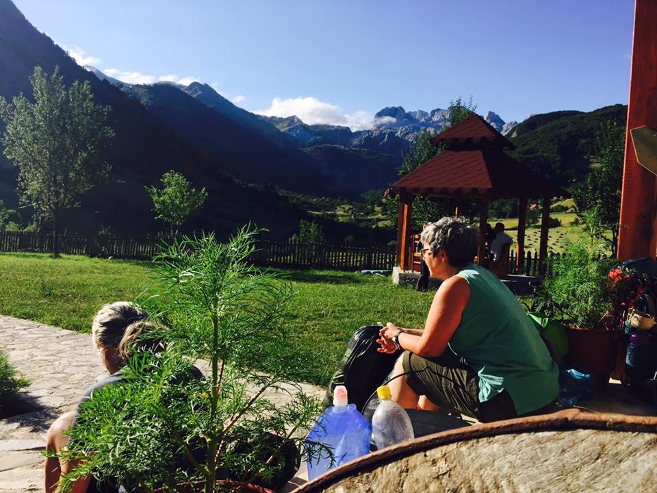 Guesthouse Alpini Lepushe Eksteriør bilde