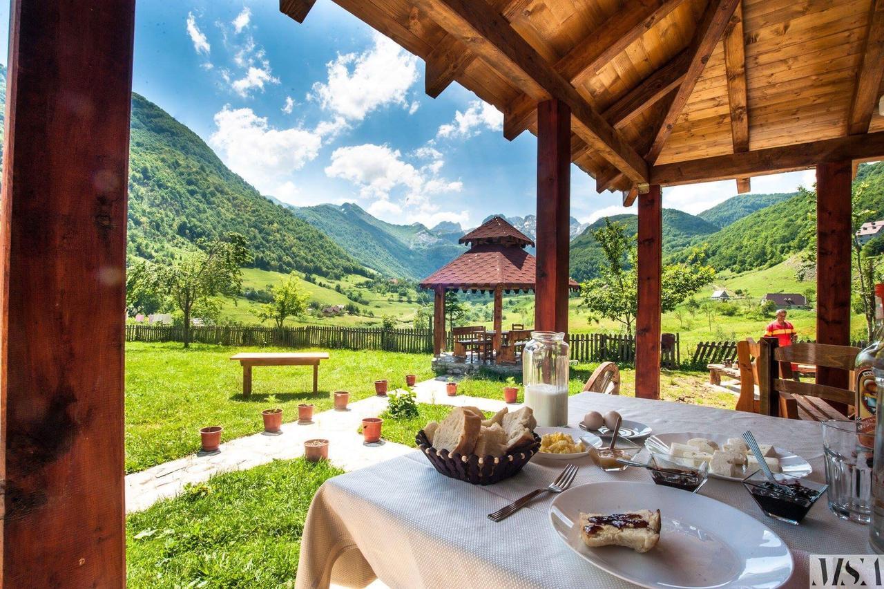 Guesthouse Alpini Lepushe Eksteriør bilde