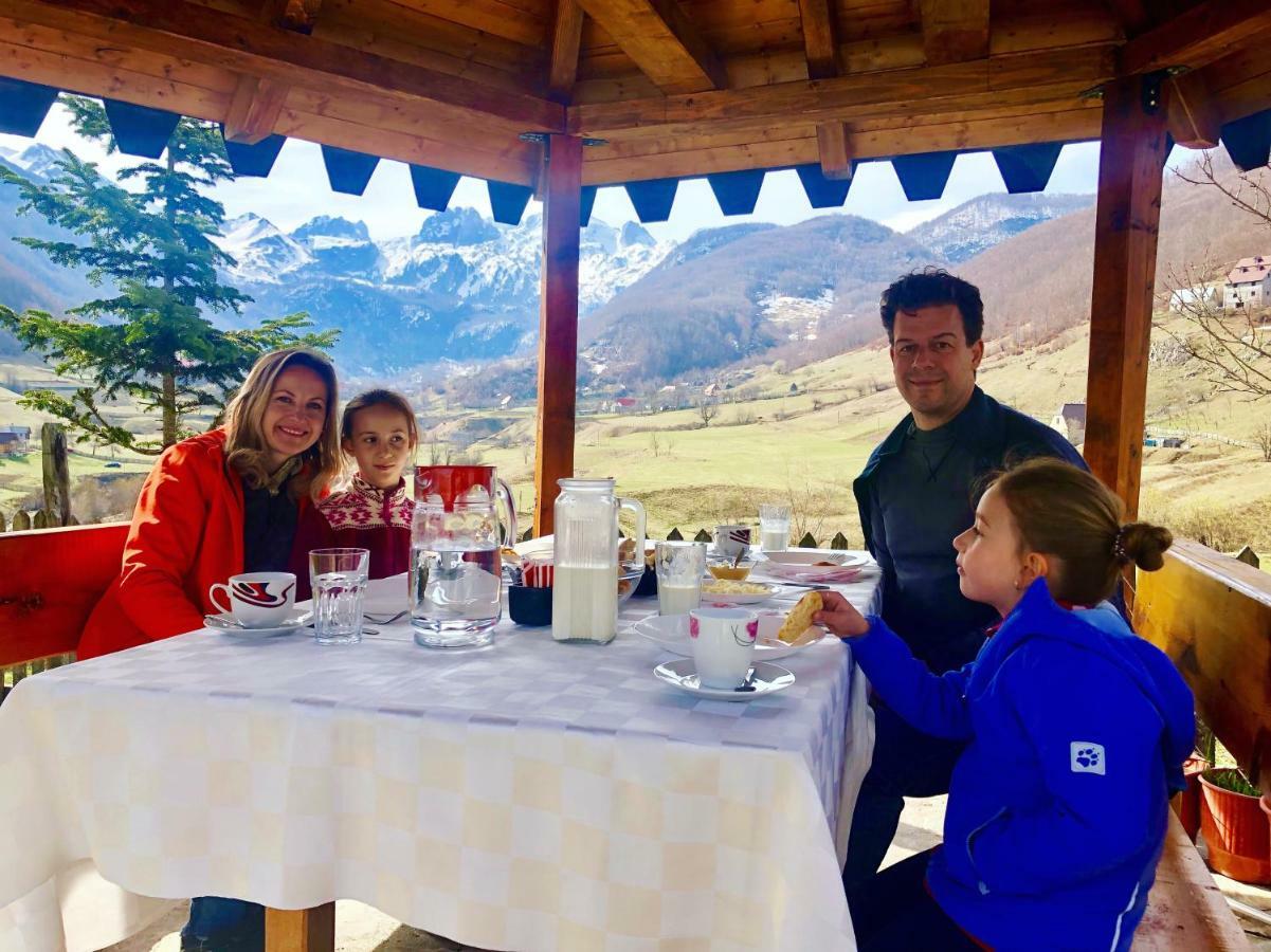 Guesthouse Alpini Lepushe Eksteriør bilde